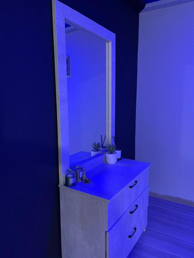 חדרי לייבל Label Rooms Blue & Red Тиберия Екстериор снимка
